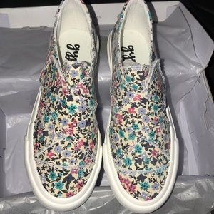 HOST PICK🎉 BOGO SALE 🔥 Gypsy Jazz Size 6